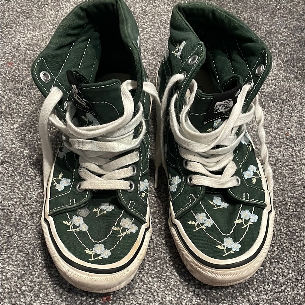 Women’s 6 High-Top Sneakers in Green Floral